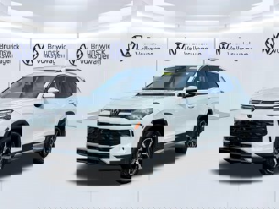 New 2025 Volkswagen Tiguan SE