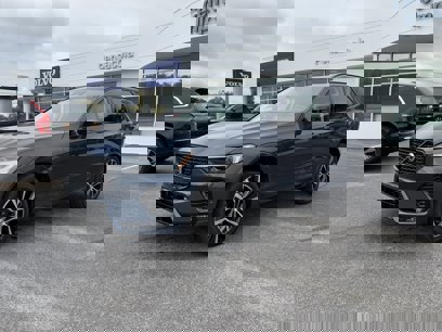 New 2025 Volvo XC60 B5 Plus w/ Protection Package Premier