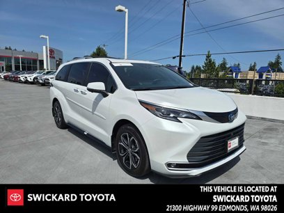 Used 2025 Toyota Sienna Platinum