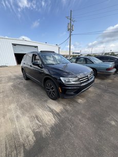 Used 2020 Volkswagen Tiguan SE w/ Panoramic Sunroof Package