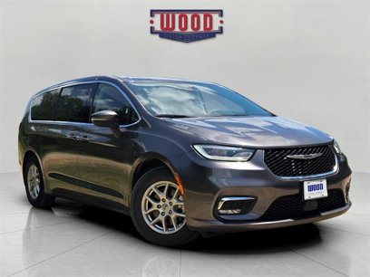 Used 2023 Chrysler Pacifica Touring-L