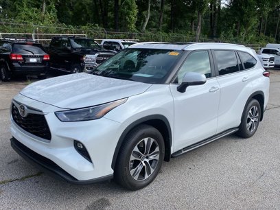 Used 2023 Toyota Highlander XLE