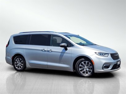 Used 2023 Chrysler Pacifica Pinnacle