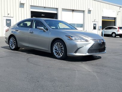 Used 2019 Lexus ES 300h w/ Luxury Package