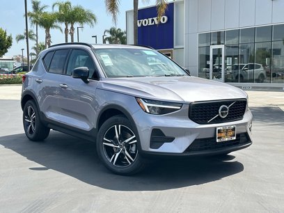 New 2026 Volvo XC40 B5 Core w/ Climate Package