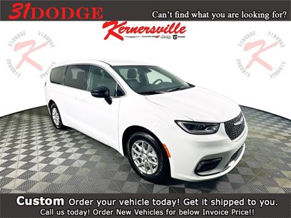New 2026 Chrysler Pacifica Select