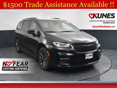 New 2025 Chrysler Pacifica Select