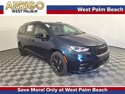 New 2025 Chrysler Pacifica Premium