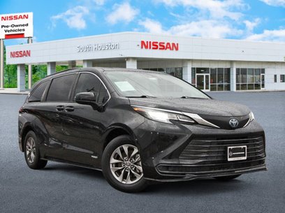 Used 2021 Toyota Sienna LE