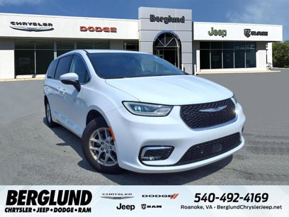 Used 2023 Chrysler Pacifica Touring-L