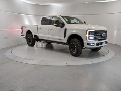 New 2025 Ford F350 Platinum w/ Tremor Off-Road Package