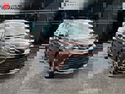 Used 2023 Toyota Sienna XLE