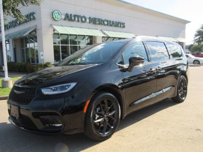 Used 2025 Chrysler Pacifica Limited