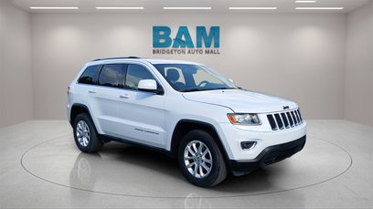 Used 2014 Jeep Grand Cherokee Laredo w/ 18" Wheel & 8.4" Radio Group