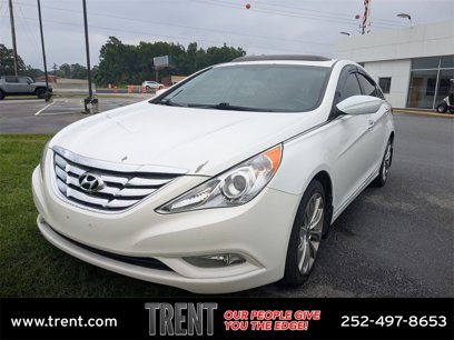 Used 2013 Hyundai Sonata SE w/ Navigation & Sunroof Pkg