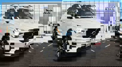 New 2025 Volvo XC40 B5 Plus w/ Climate Package