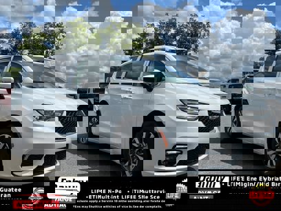 New 2023 Chrysler Pacifica Touring-L