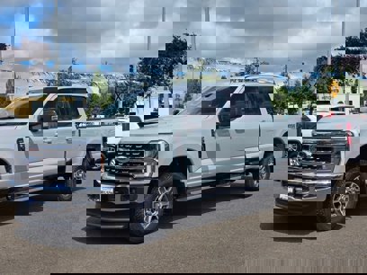 New 2025 Ford F350 Lariat w/ FX4 Off-Road Package