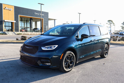 New 2025 Chrysler Pacifica Premium