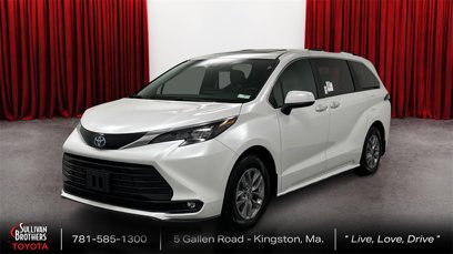 New 2025 Toyota Sienna XLE