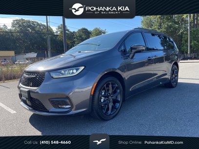 Used 2021 Chrysler Pacifica Touring-L w/ Uconnect Theater Family Group