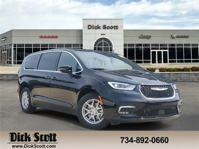 New 2025 Chrysler Pacifica Select