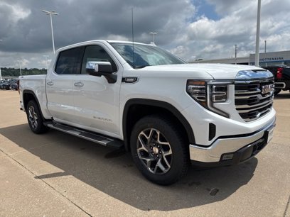 New 2025 GMC Sierra 1500 SLT w/ SLT Convenience Package