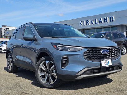New 2025 Ford Escape Platinum w/ Class II Trailer Tow Package