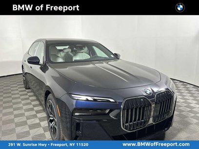 New 2025 BMW 740i xDrive w/ Premium Package