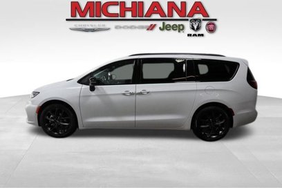 New 2024 Chrysler Pacifica Limited w/ S Appearance Package