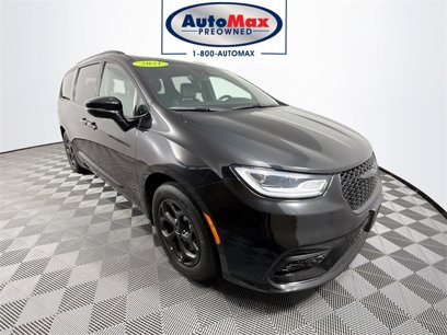 Used 2021 Chrysler Pacifica Limited w/ Uconnect Theater Family Group