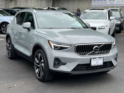 Certified 2025 Volvo XC40 B5 Plus w/ Protection Package Premier