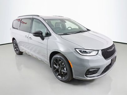 New 2025 Chrysler Pacifica Limited