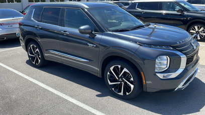 New 2025 Mitsubishi Outlander SEL