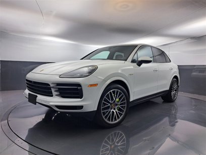 Certified 2021 Porsche Cayenne E-Hybrid w/ Premium Plus Package