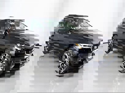 Certified 2022 Volvo XC60 B5 Momentum w/ Advanced Package