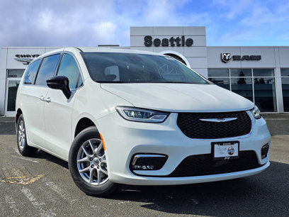 New 2025 Chrysler Pacifica Select
