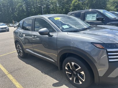 New 2025 Nissan Kicks SV