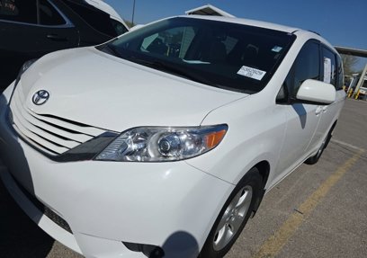 Used 2017 Toyota Sienna LE