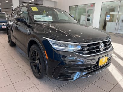 New 2024 Volkswagen Tiguan SE R-Line