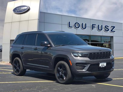 Used 2024 Jeep Grand Cherokee Altitude