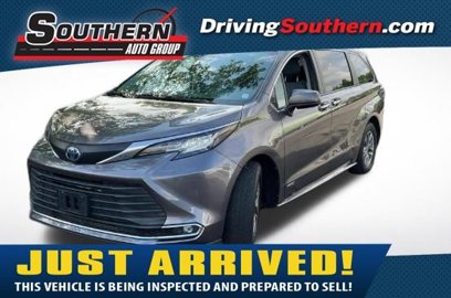 Used 2021 Toyota Sienna XLE