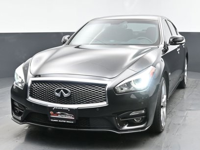Used 2017 INFINITI Q70 3.7 w/ Technology Package