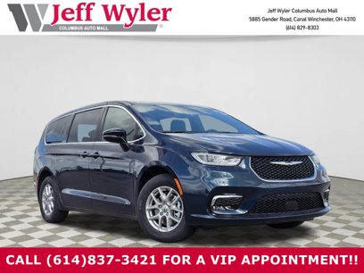 New 2025 Chrysler Pacifica Select