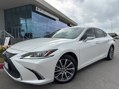 Used 2020 Lexus ES 300h w/ Premium Package