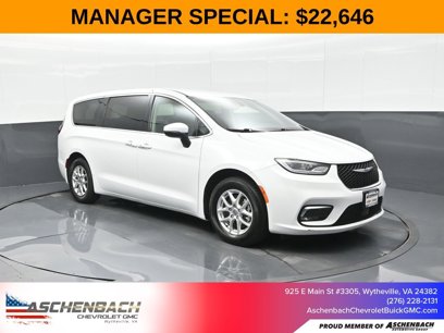 Used 2023 Chrysler Pacifica Touring-L