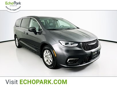 Used 2023 Chrysler Pacifica Touring-L