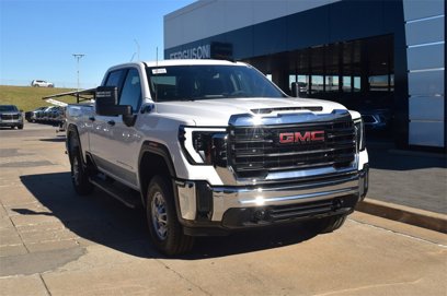 New 2025 GMC Sierra 2500 Pro w/ Convenience Package