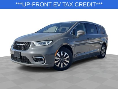 Used 2022 Chrysler Pacifica Touring-L w/ Uconnect Theater Family Group