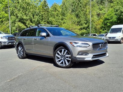 Used 2022 Volvo V90 B6 Cross Country w/ Lounge Package